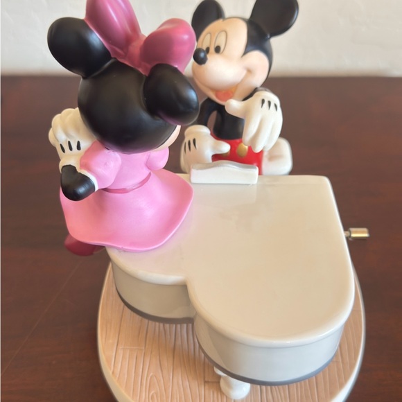 Precious Moments Disney Showcase Our Love Is A Sweet Melody 173704 (SB1511) - Picture 4 of 16